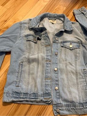 Universal Thread Light Blue Denim Jacket - Relaxed Trucker